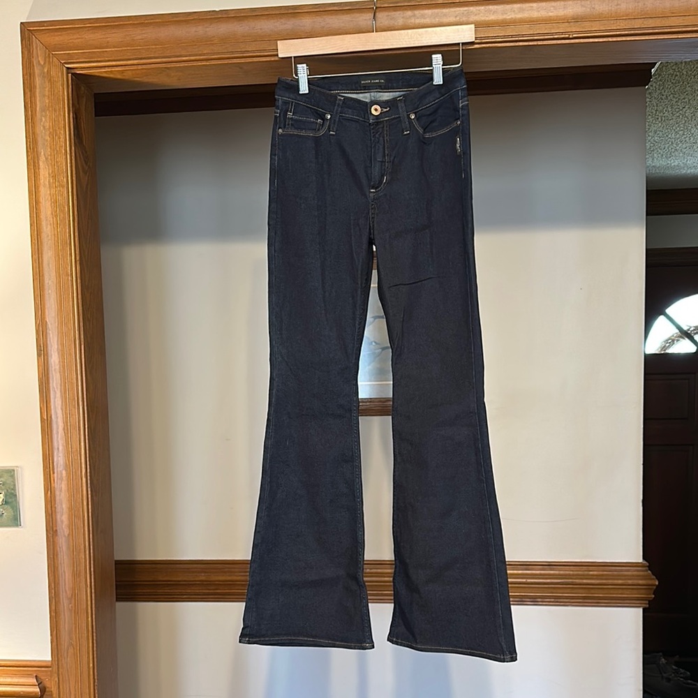 NWOT! Women's Silver Jeans Co. Dark Blue Flare Jeans SZ 28 waist/ 32 length.
